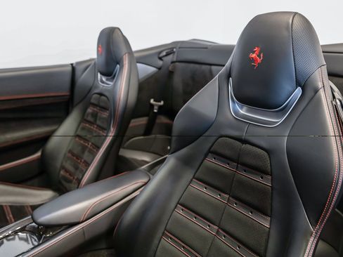 Used 2020 Ferrari Portofino RWD image 38