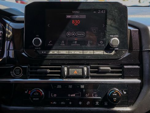 Used 2022 Nissan Pathfinder SV FWD image 29
