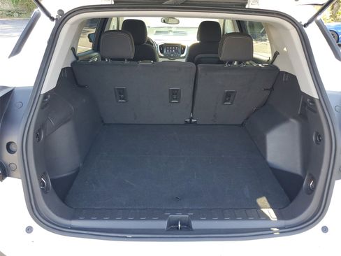 Used 2024 GMC Terrain SLE image 29