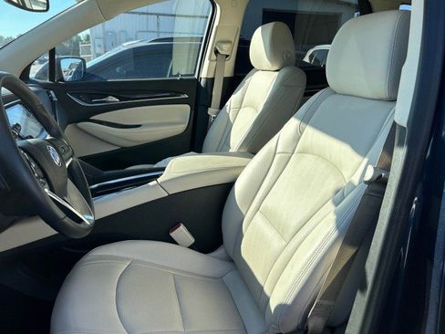 Used 2023 Buick Enclave Essence image 5
