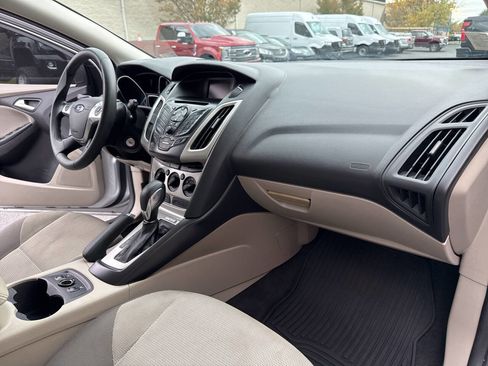 Used 2014 Ford Focus SE w/ SE Winter Package image 32