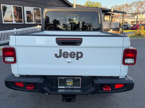Used 2021 Jeep Gladiator Rubicon w/ Trailer Tow Package AWD/4WD image 7