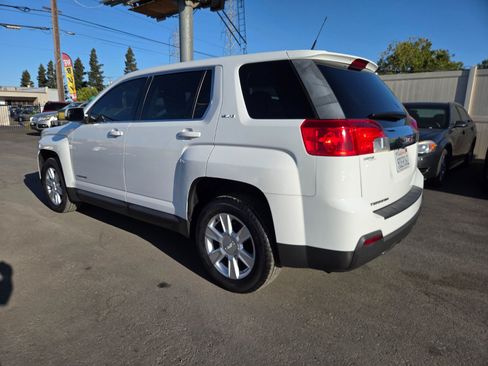 Used 2012 GMC Terrain SLE FWD image 2