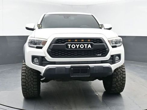 Used 2019 Toyota Tacoma TRD Off-Road w/ Technology Package image 3