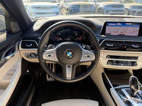 Used 2021 BMW 740i w/ M Sport Package image 28