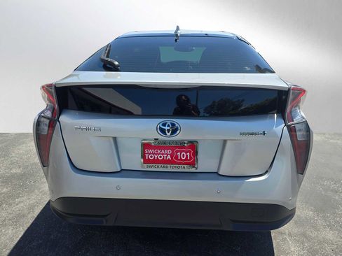 Used 2017 Toyota Prius Four Touring w/ Premium Convenience Package FWD image 4
