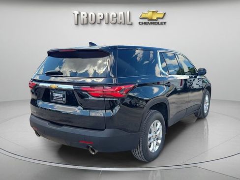 Used 2023 Chevrolet Traverse LS FWD image 3