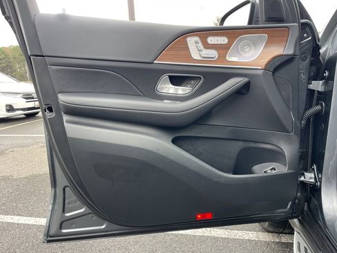 Used 2025 Mercedes-Benz GLS 580 4MATIC image 20