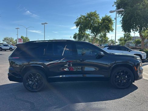 Used 2025 Chevrolet Traverse RS w/ LPO, Floor Liner Package FWD image 9