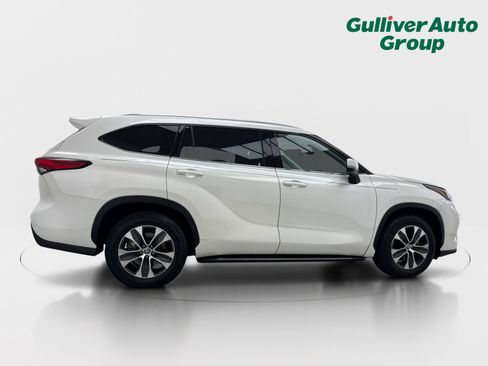 Used 2021 Toyota Highlander XLE FWD image 9