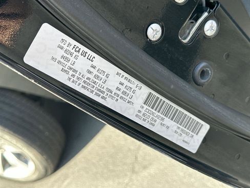 Used 2018 Dodge Challenger SXT image 21