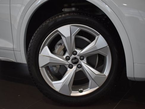 Used 2025 Audi Q5 2.0T Premium Plus w/ Premium Plus Package AWD/4WD image 2