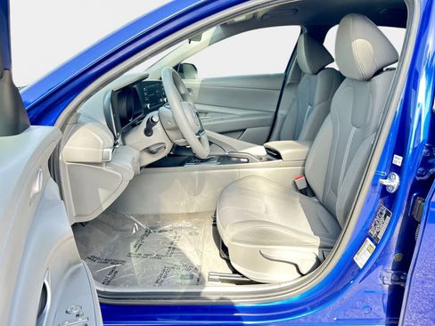 Used 2023 Hyundai Elantra SE FWD image 11