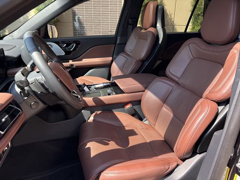 Used 2026 Lincoln Aviator Reserve AWD/4WD image 16