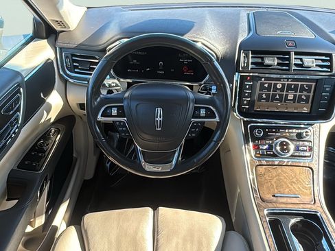 Used 2017 Lincoln Continental Reserve w/ Climate Package image 18