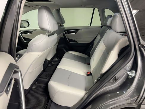 Used 2022 Toyota RAV4 XLE Premium image 15