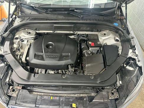 Used 2018 Volvo XC60 T5 Momentum w/ Vision Package AWD/4WD image 31