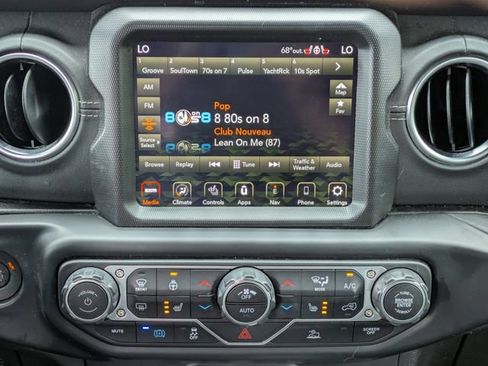 Used 2022 Jeep Wrangler Unlimited Sahara w/ Cold Weather Group AWD/4WD image 16