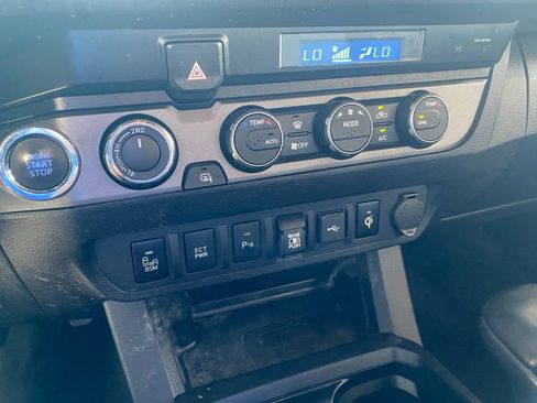 Used 2021 Toyota Tacoma TRD Off-Road w/ Technology Package AWD/4WD image 21