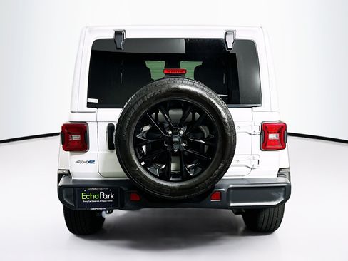 Used 2024 Jeep Wrangler Unlimited Sahara AWD/4WD image 7