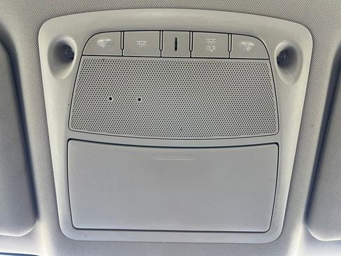 Used 2018 Nissan Rogue S image 16