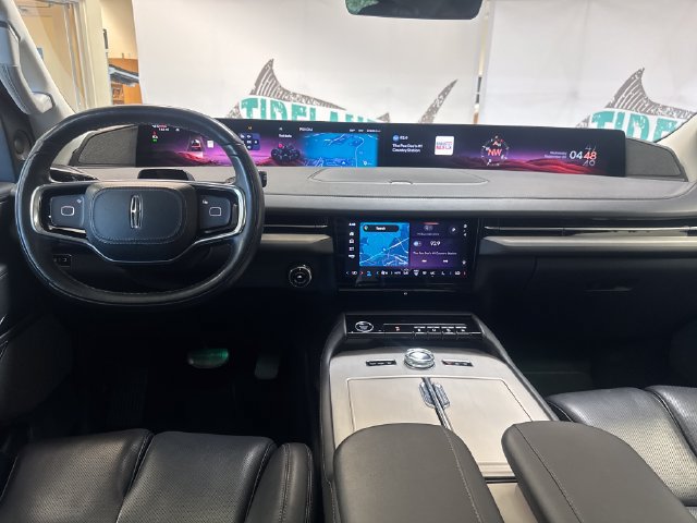 Used 2025 Lincoln Navigator Reserve AWD/4WD image 13