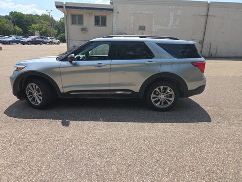 Used 2023 Ford Explorer XLT w/ Equipment Group 202A AWD/4WD image 6