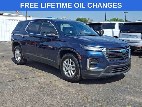 Used 2022 Chevrolet Traverse LS FWD image 1