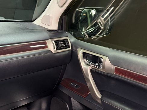 Used 2014 Lexus GX 460 image 24