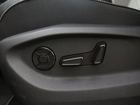 New 2026 Volkswagen Tiguan SE image 9