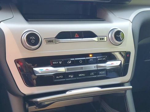 Certified 2024 Ford Explorer XLT AWD/4WD image 29