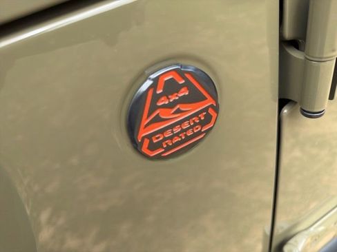 Used 2025 Jeep Gladiator Mojave w/ Convenience Group image 8