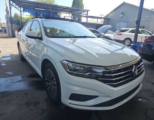 Used 2019 Volkswagen Jetta SE w/ Cold Weather Package FWD image 3