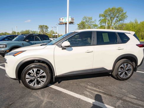 Used 2023 Nissan Rogue SV AWD/4WD image 3