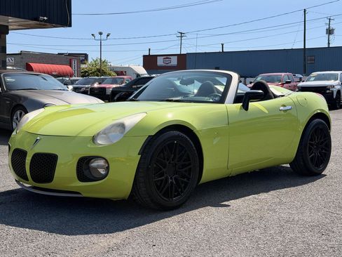 Used 2006 Pontiac Solstice Convertible w/ Power Package RWD image 3