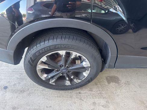 Used 2017 Ford Escape SE image 17