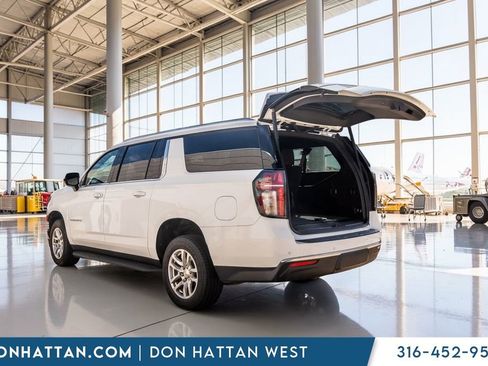 Used 2021 Chevrolet Suburban LT image 29