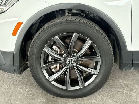 Certified 2022 Volkswagen Tiguan SE FWD image 11