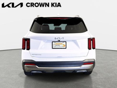 Certified 2025 Kia Sorento S image 6