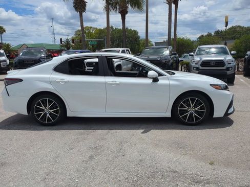 Used 2023 Toyota Camry SE image 4