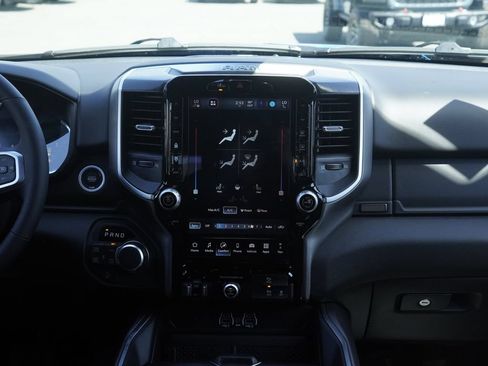 New 2026 RAM 1500 4x4 Crew Cab image 32