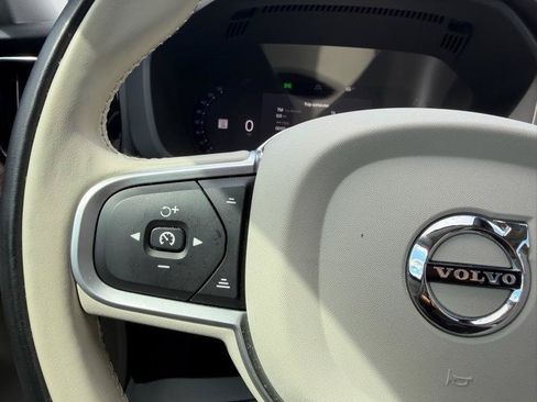 Used 2022 Volvo XC60 B5 Momentum w/ Advanced Package AWD/4WD image 46