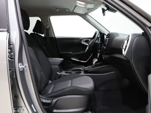 Used 2025 Kia Soul LX FWD image 12