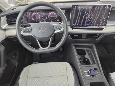 New 2026 Volkswagen Tiguan SE FWD image 21