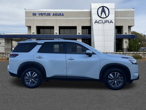 Used 2022 Nissan Pathfinder SL w/ Cargo Package image 4