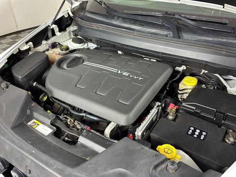 Used 2015 Jeep Cherokee Latitude w/ Cold Weather Group FWD image 10
