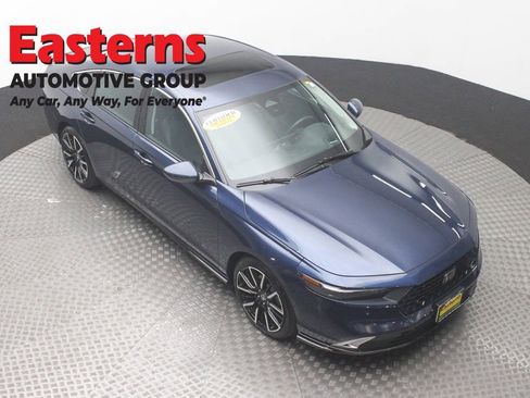 Used 2025 Honda Accord Touring image 3