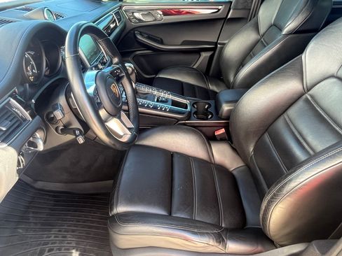 Used 2016 Porsche Macan Turbo image 5