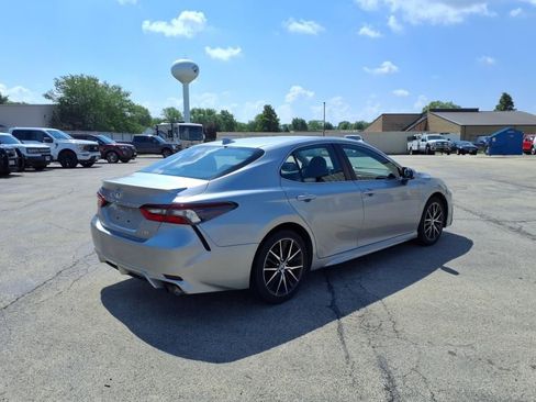 Used 2023 Toyota Camry SE image 2