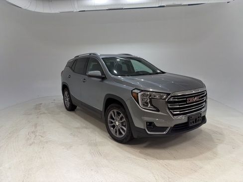 Used 2024 GMC Terrain SLT AWD/4WD image 3